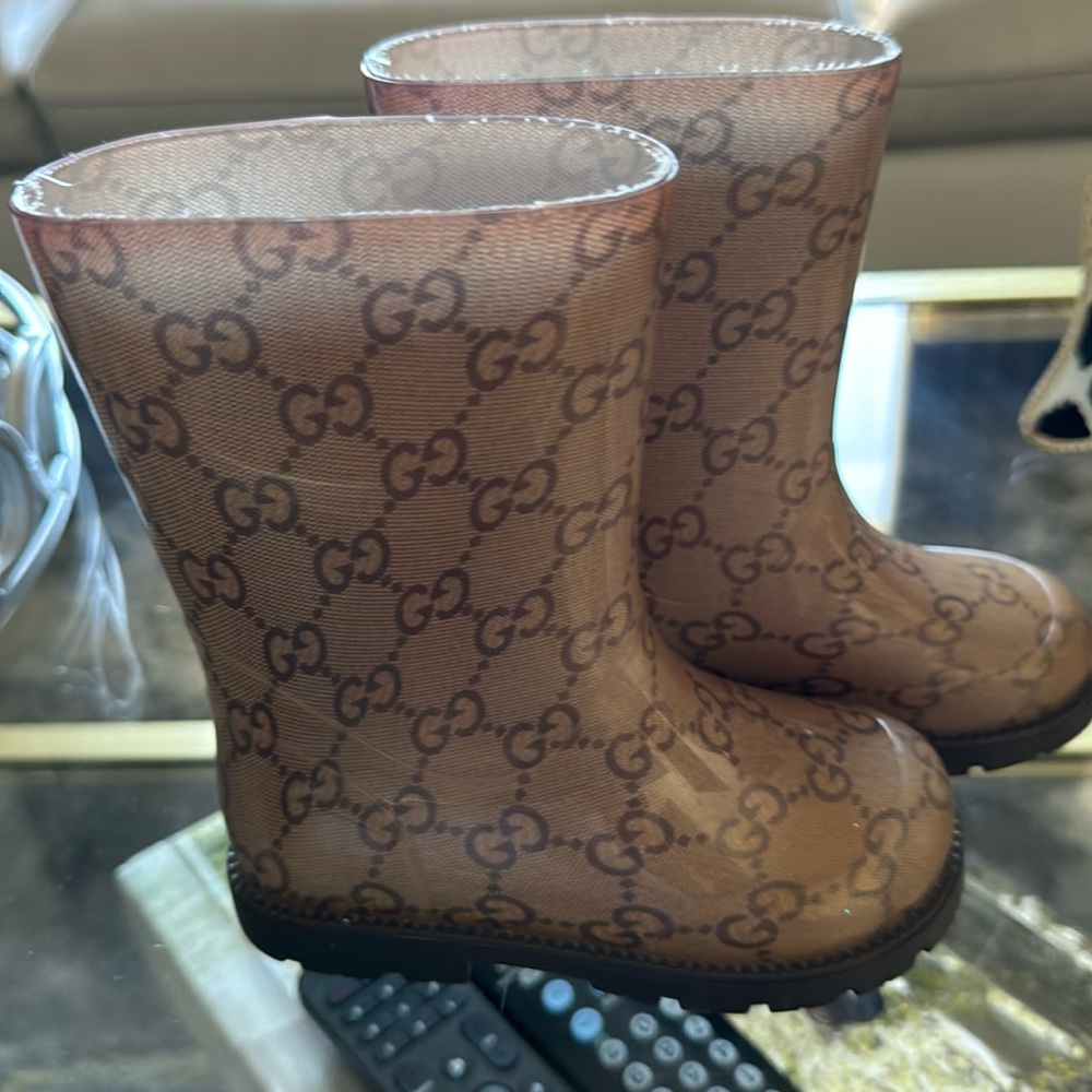 Toddler size European 22 gucci rain boot